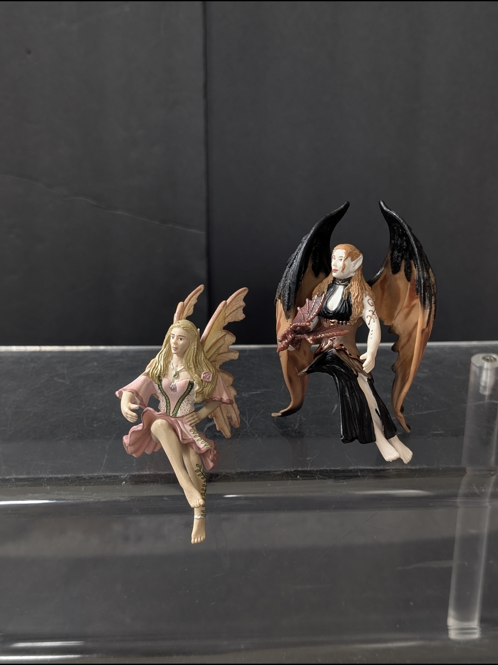 2 Schleich Bayala Elfen Elf Feya Pink And Surah Shadow Elf Sitting (No Horse)